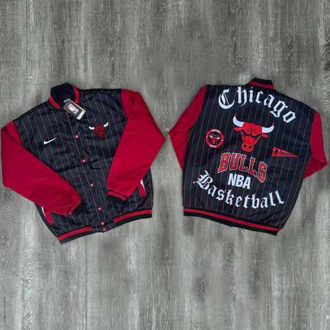 Chamarra Chicago Bulls Retro (Negro rayado y rojo)